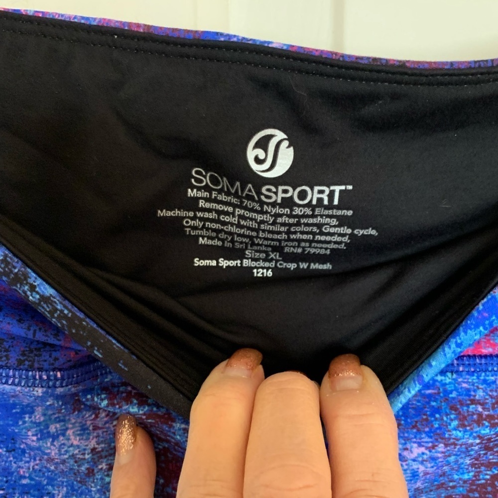 Soma “Soma Sport” black/blue/pink capri leggings. Hi Waistband. Size XL - Picture 2 of 11